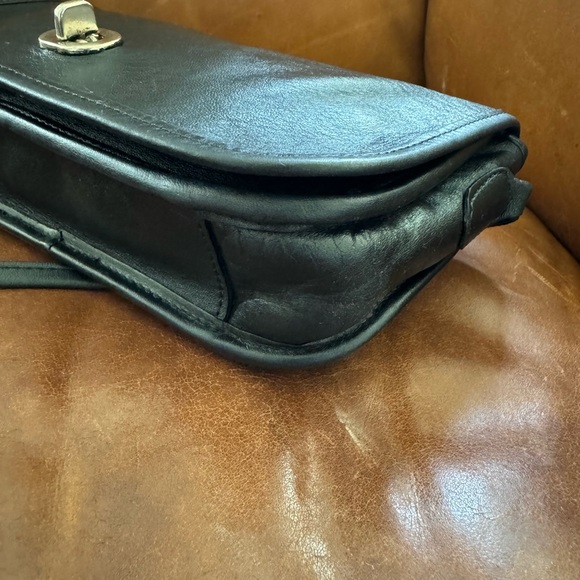 Vintage Black Turn Lock Leather Crossbody Dinky Bag Purse - Picture 7 of 15
